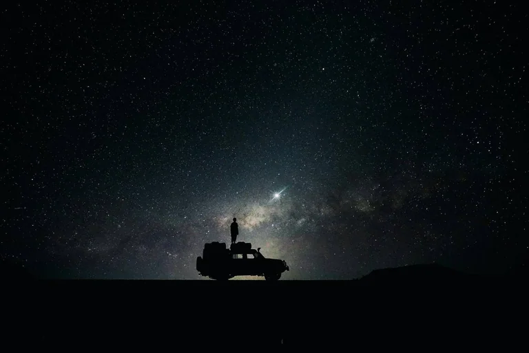 Cielo estrellado sobre las montañas de Chile